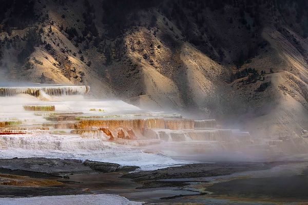 Jones, Adam 아티스트의 Colorful terrace-Canary Spring-Mammoth Hot Springs-Yellowstone National Park-Wyoming작품입니다.